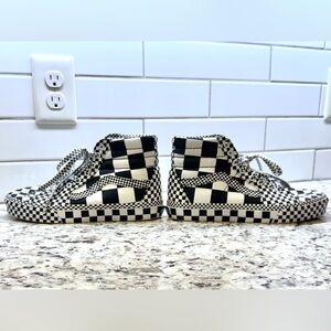Hightop Vans Limited Print men’s 7 or women’s 8.5